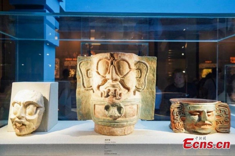 ?κθεση με θ?μα του? Μ?για, το Σ?ιμπα και το Σ?μπαν στο Χεν?ν