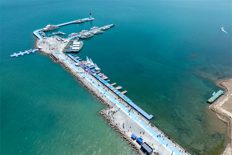 Επαρχ?α Τσινγκχ??: Το ?μορφο τοπ?ο τη? λ?μνη? Τσινγκχ?? προσελκ?ει επισκ?πτε?