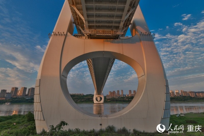 H γ?φυρα παρουσι?ζει?το ?μελλοντικ?? πρ?σωπο τη??π?λη? Τσονγκτσ?νγκ