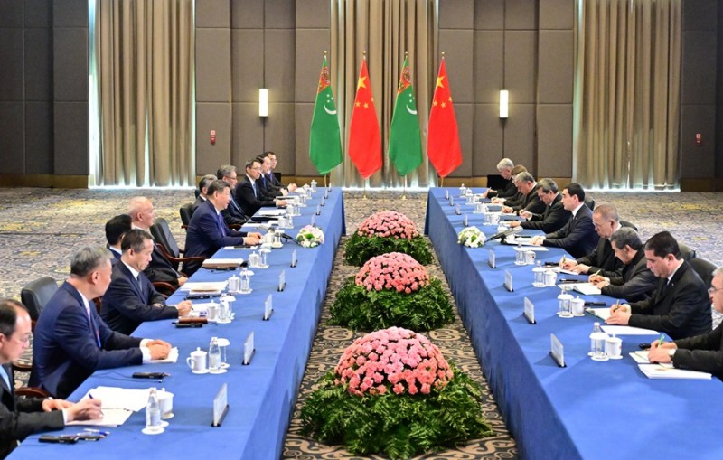 Ο Πρ?εδρο? Σι συναντ? τον Πρ?εδρο του Τουρκμενιστ?ν Σερντ?ρ Μπερντιμουχαμ?ντοφ