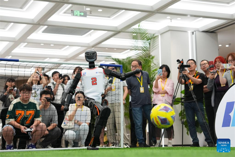 Οι βιομηχαν?ε? που σχετ?ζονται με τα ρομπ?τ γνωρ?ζουν ?νθηση στο Πεκ?νο