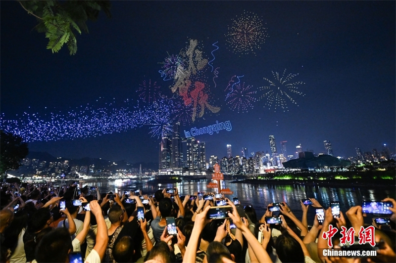 11.787 drones στην π?λη Τσονγκτσ?νγκ ?καναν ν?ο ρεκ?ρ Γκ?νε? για σ?ου με φ?τα απ? drones