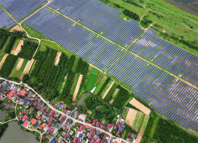 Επαρχ?α Τζιανγκσ?: Η παραγωγ? ηλεκτρικ?? εν?ργεια? απ? φωτοβολτα?κ? συμβ?λλει στην αν?πτυξη χαμηλ?ν εκπομπ?ν ?νθρακα