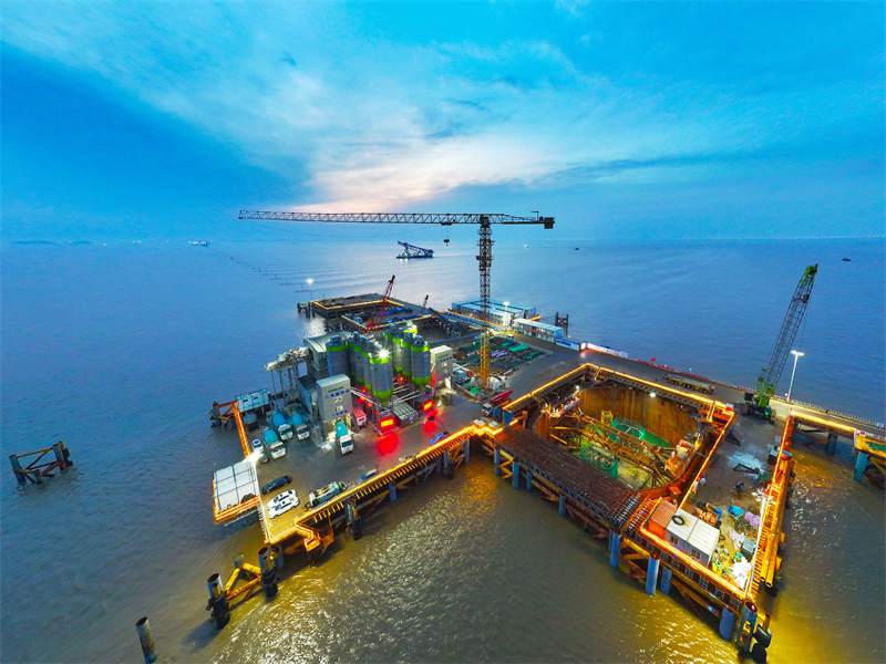 Επαρχ?α Τζετζι?νγκ: Επιταχ?νεται η κατασκευ? τη? Διαθαλ?σσια? Σιδηροδρομικ?? Γ?φυρα? του Κ?λπου Χανγκτζ?ου