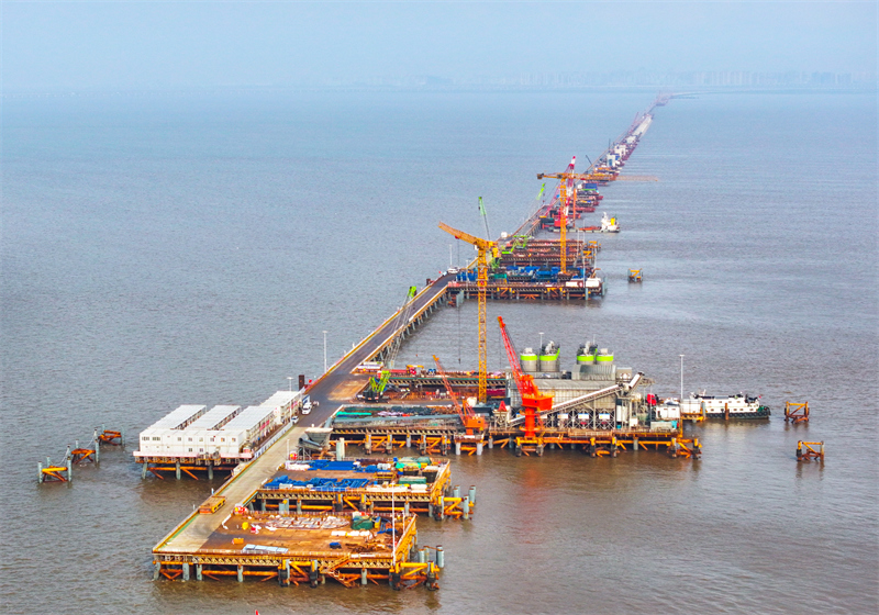 Επαρχ?α Τζετζι?νγκ: Επιταχ?νεται η κατασκευ? τη? Διαθαλ?σσια? Σιδηροδρομικ?? Γ?φυρα? του Κ?λπου Χανγκτζ?ου