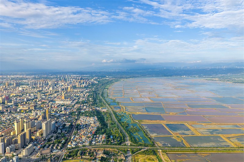 Επαρχ?α Σανσ?: Η οικολογικ? ομορφι? τη? αλμυρ? λ?μνη? ε?ναι σαν ζωγραφι?
