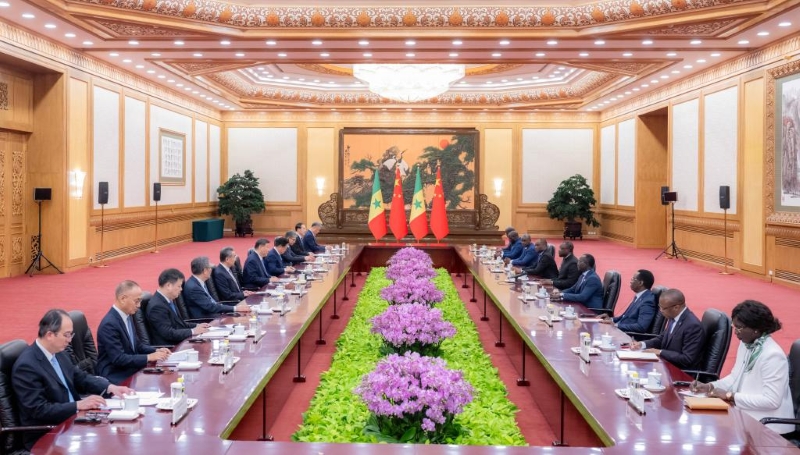 Συν?ντηση του Σι Τζινπ?νγκ με τον Πρωθυπουργ? τη? Σενεγ?λη?, Ουσμ?ν Σ?νκο