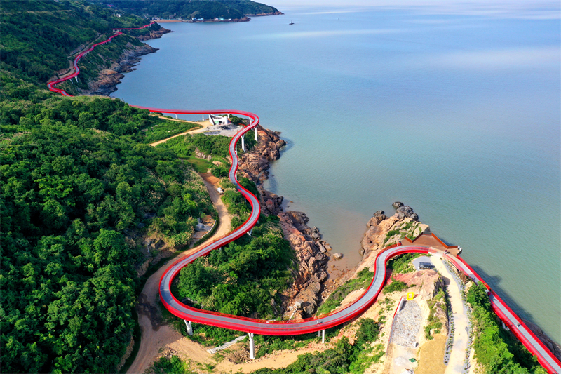 Επαρχ?α Τζετζι?νγκ: Β?λτα κατ? μ?κο? τη? παρ?κτια? πρ?σινη? διαδρομ??