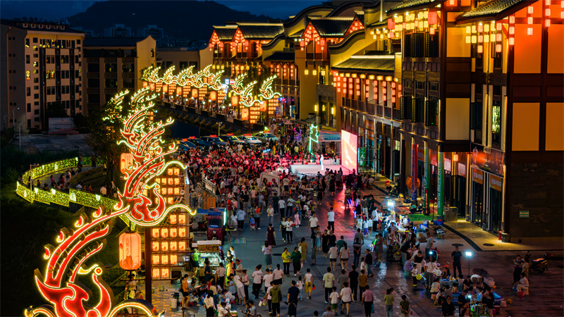 Επαρχ?α Χουμπ?ι: Η νυχτεριν? αγορ? ανθ?ζει με πλ?θο? κ?σμου