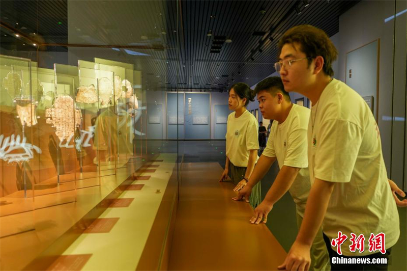 Ο παν?ρχαιο? πολιτισμ?? Σανγκ τη? Ανγι?νγκ προσελκ?ει πολλο?? επισκ?πτε?