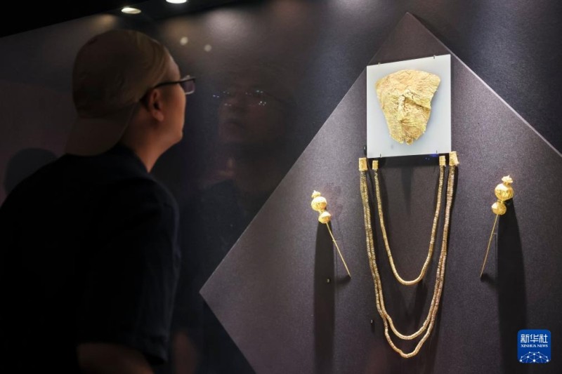 ?κθεση με τ?τλο ?Οι ?λληνε?: Απ? τον Αγαμ?να ?ω? τον Αλ?ξανδρο? παρουσι?ζεται στην Σανγκ?η