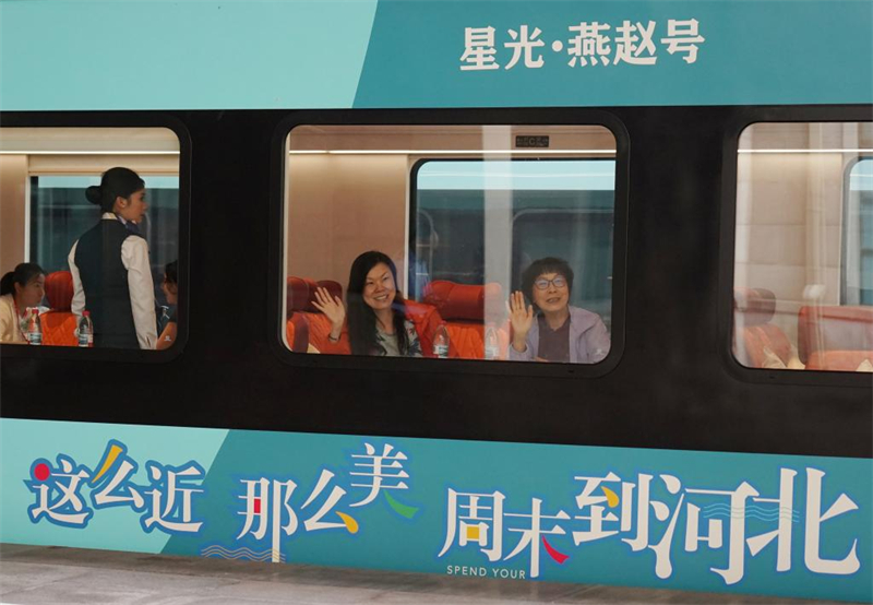 Το πρ?το τρ?νο περι?γηση? στην περιοχ? Πεκ?νου-Τιεντζ?ν-Χεμπ?ι αναχωρε? απ? το Πεκ?νο