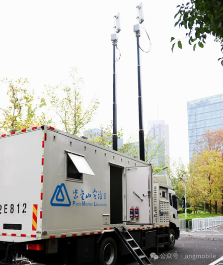 Κατ? τη δι?ρκεια του Μαραθων?ου του Ναντζ?νγκ για το 2024, τα εργαστ?ρια Purple Mountain Laboratories χρησιμοποιο?ν drones ασφαλε?α? με δυνατ?τητα 6G για παρακολο?θηση β?ντεο σε πραγματικ? χρ?νο. (Φωτογραφ?α απ? τον επ?σημο λογαριασμ? WeChat τη? Angmobile)