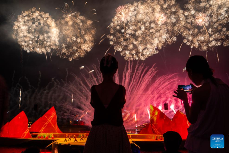 Δημιουργικ? επ?δειξη πυροτεχνημ?των στην