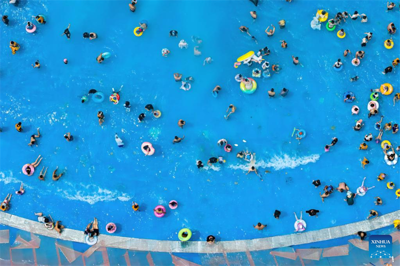 Οι κα?σωνε? κατ? τη δι?ρκεια των καλοκαιριν?ν διακοπ?ν δ?νουν ?θηση στην οικονομ?α ψ?ξη? σε ολ?κληρη την Κ?να