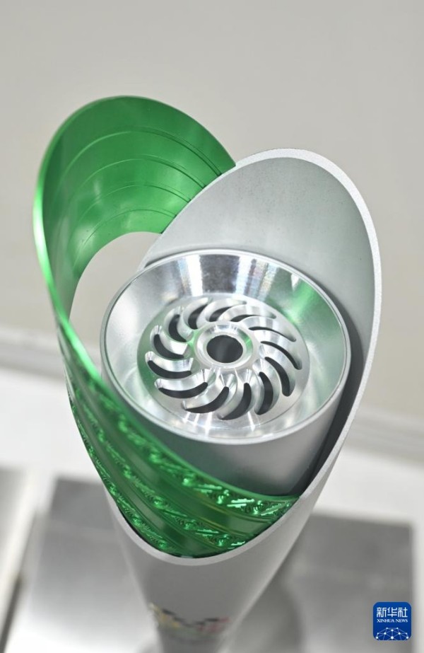 Εγκαταστ?σει? τη? Λαμπαδηδρομ?α? των Παγκ?σμιων Αγ?νων Τσενγκντο? παρουσι?στηκαν επ?σημα