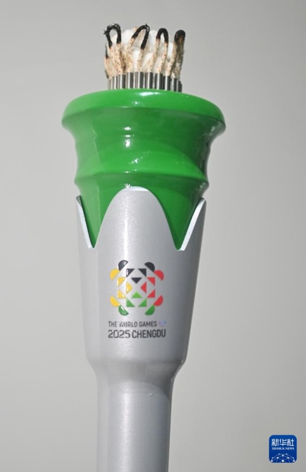 Εγκαταστ?σει? τη? Λαμπαδηδρομ?α? των Παγκ?σμιων Αγ?νων Τσενγκντο? παρουσι?στηκαν επ?σημα