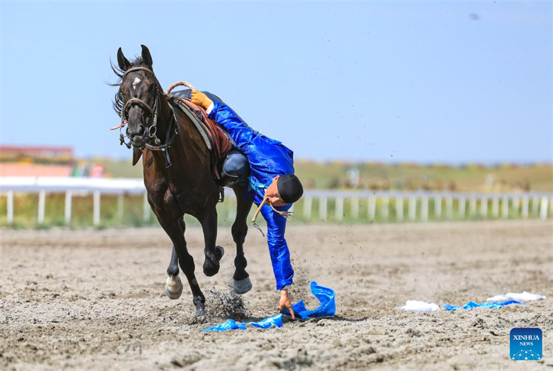 Παραστ?σει? και ιππικ? επ?δειξη πραγματοποιο?νται κατ? τη δι?ρκεια του φεστιβ?λ τουρισμο? στην επαρχ?α Σιντζι?νγκ
