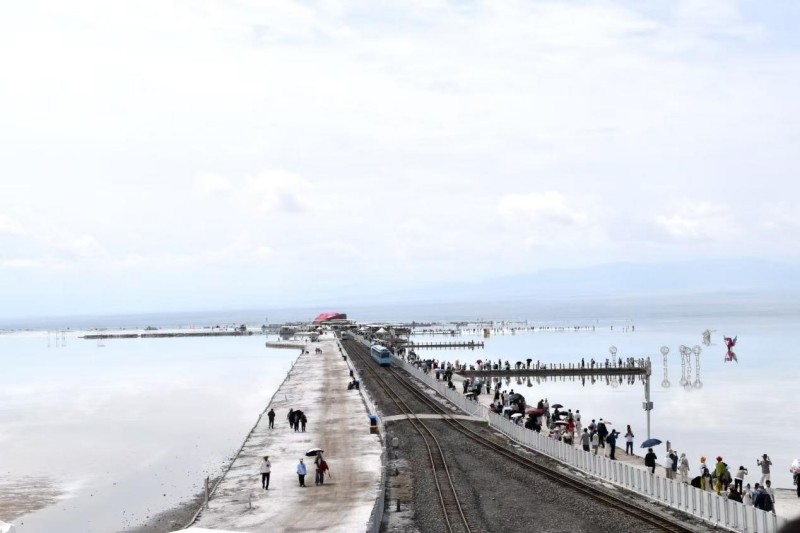 Ο εκπληκτικ?? ?καθρ?φτη? του ουρανο?? τη? Κ?να? γ?νεται π?λο? ?λξη? για του? τουρ?στε?