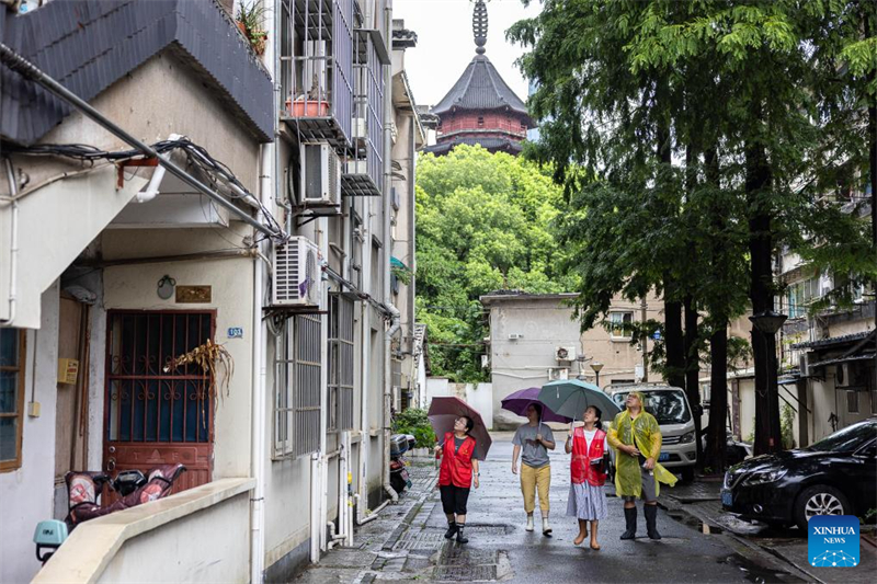 Οι επαρχ?ε? τη? Ανατολικ?? Κ?να? ενισχ?ουν την πρ?ληψη καταστροφ?ν για τον τυφ?να Co-May
