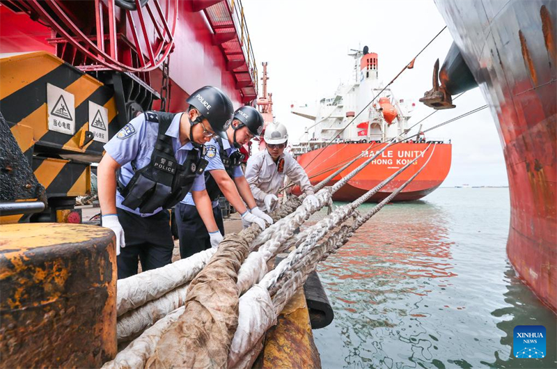 Οι επαρχ?ε? τη? Ανατολικ?? Κ?να? ενισχ?ουν την πρ?ληψη καταστροφ?ν για τον τυφ?να Co-May