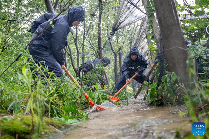Οι επαρχ?ε? τη? Ανατολικ?? Κ?να? ενισχ?ουν την πρ?ληψη καταστροφ?ν για τον τυφ?να Co-May