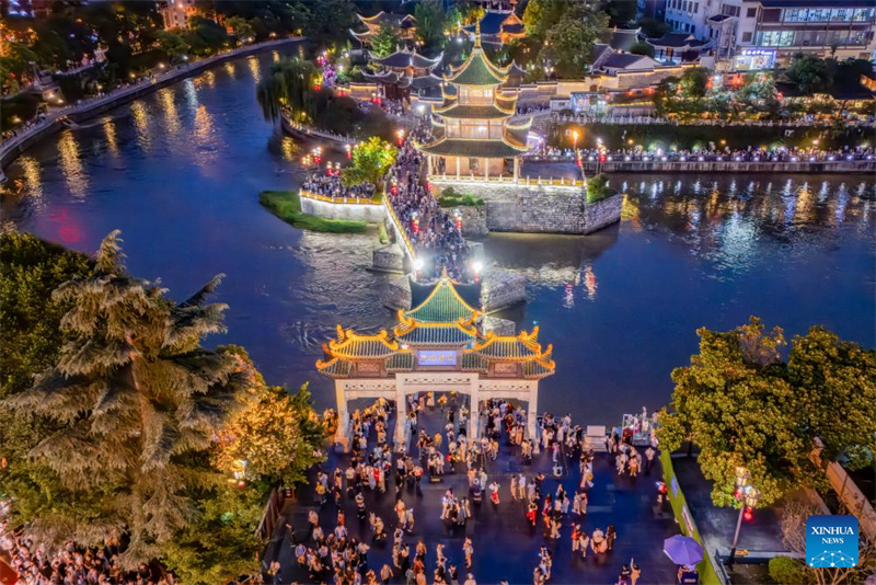 Η επαρχ?α Γκουε?τζ?ου προσελκ?ει τουρ?στε? κατ? τη δι?ρκεια τη? θεριν?? περι?δου ταξιδιωτικ?? αιχμ??