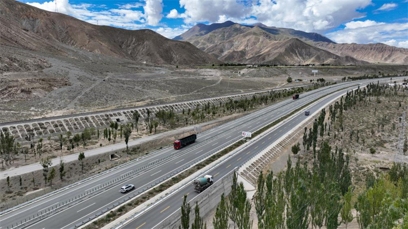 Το ολοκληρωμ?νο δ?κτυο μεταφορ?ν ενισχ?ει την αν?πτυξη στην Αυτ?νομη Περιοχ? Σιτζ?νγκ