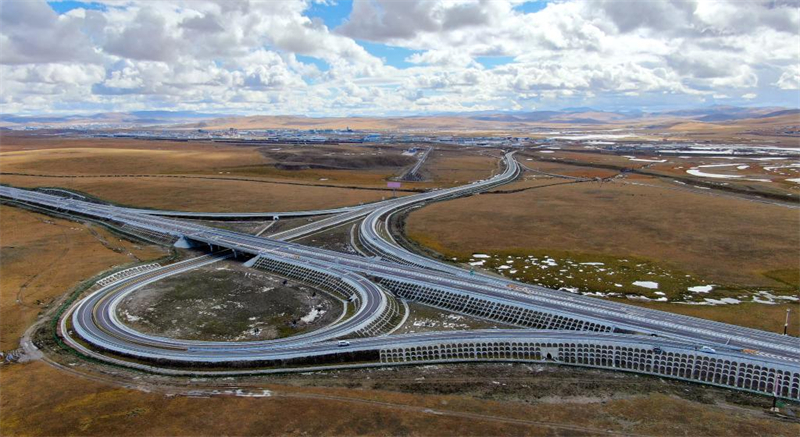 Το ολοκληρωμ?νο δ?κτυο μεταφορ?ν ενισχ?ει την αν?πτυξη στην Αυτ?νομη Περιοχ? Σιτζ?νγκ