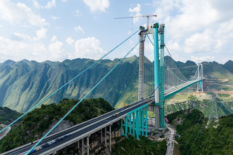 Στην?Κ?να ?χει ολοκληρωθε? σε ποσοστ? ?νω του 98% η κατασκευ? τη? υψηλ?τερη? γ?φυρα? στον κ?σμο