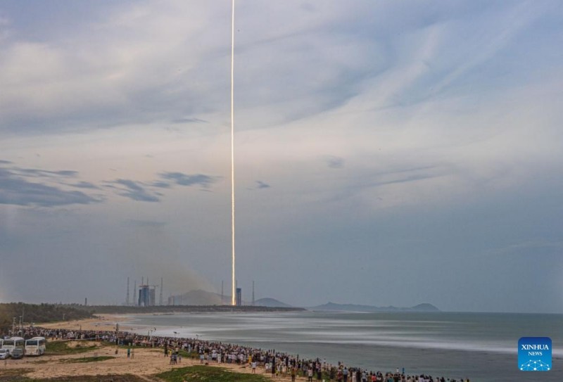Ο π?ραυλο? Long March-12 τη? Κ?να? εκτοξε?ει ν?ου? δορυφ?ρου? διαδικτ?ου