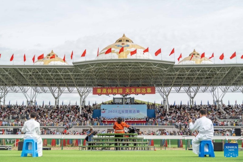 Αυτ? η φωτογραφ?α δε?χνει την τελετ? ?ναρξη? του φεστιβ?λ Ναντ?μ στην κομητε?α Σημα?α του Δεξιο? Φτερο? του Χορκ?ν, στι? 8 Αυγο?στου του 2025. 