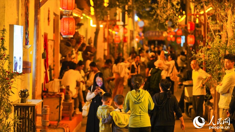 Η ν?χτα στην παλι? π?λη του Κουτσ? τη? Κ?να? δεν τελει?νει ποτ?