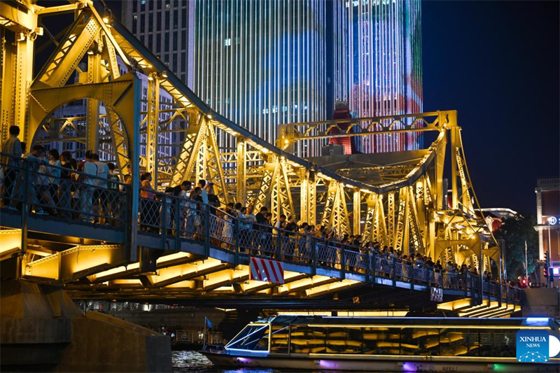 Νυχτεριν? θ?α στον ποταμ? Χα?χ? στον Δημο Τιεντζ?ν