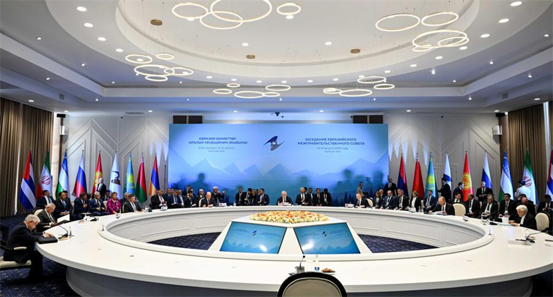 Εκπρ?σωποι παρευρ?σκονται σε διευρυμ?νη σ?νοδο του Ευρασιατικο? Διακυβερνητικο? Συμβουλ?ου στην Τσολπ?ν-?τα του Κιργιστ?ν, στι? 15 Αυγο?στου του 2025.
