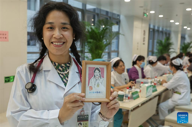 Το νοσοκομε?ο του Πεκ?νου διοργαν?νει εκδ?λωση δωρε?ν ιατρικ?ν υπηρεσι?ν με αφορμ? την 8η Ημ?ρα των Γιατρ?ν