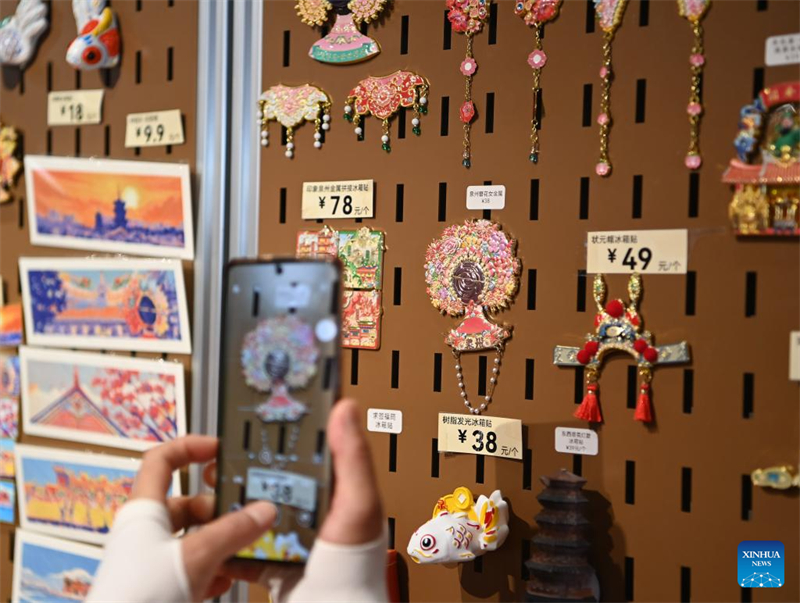 Τα λουλουδ?τα στεφ?νια κεφαλιο? Σουνπο? οδηγο?ν σε τουριστικ? ?κρηξη