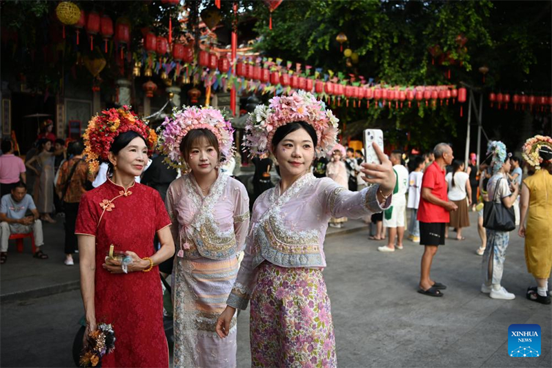 Τα λουλουδ?τα στεφ?νια κεφαλιο? Σουνπο? οδηγο?ν σε τουριστικ? ?κρηξη