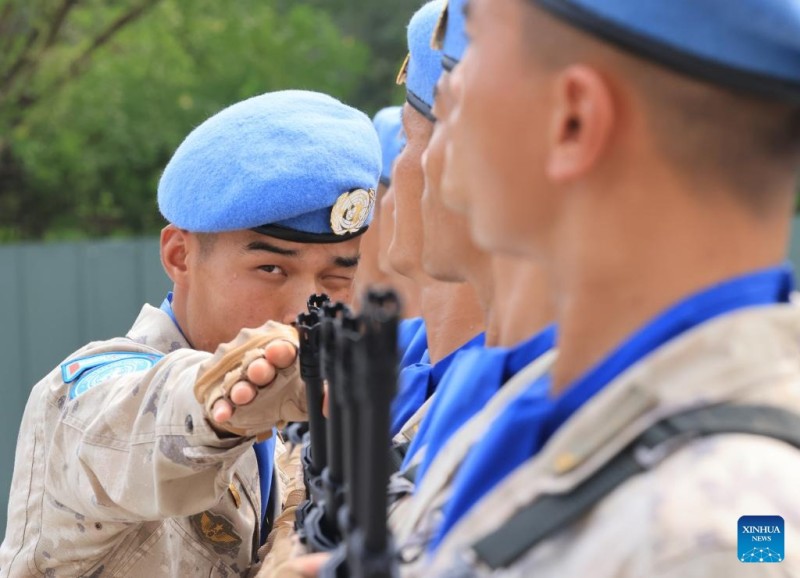 Οι συμμετ?χοντε? προετοιμ?ζονται για την επερχ?μενη στρατιωτικ? παρ?λαση τη? Ημ?ρα? Ν?κη? στο Πεκ?νο