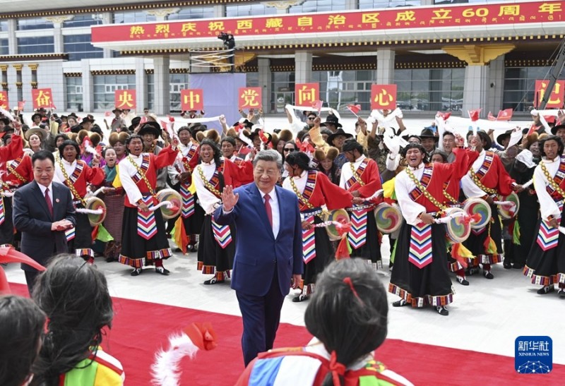 Ο Πρ?εδρο? Σι αναχωρε? απ? την Αυτ?νομη Περιοχ? Σιζ?νγκ μετ? την παρακολο?θηση των εορτασμ?ν για την 60? επ?τειο