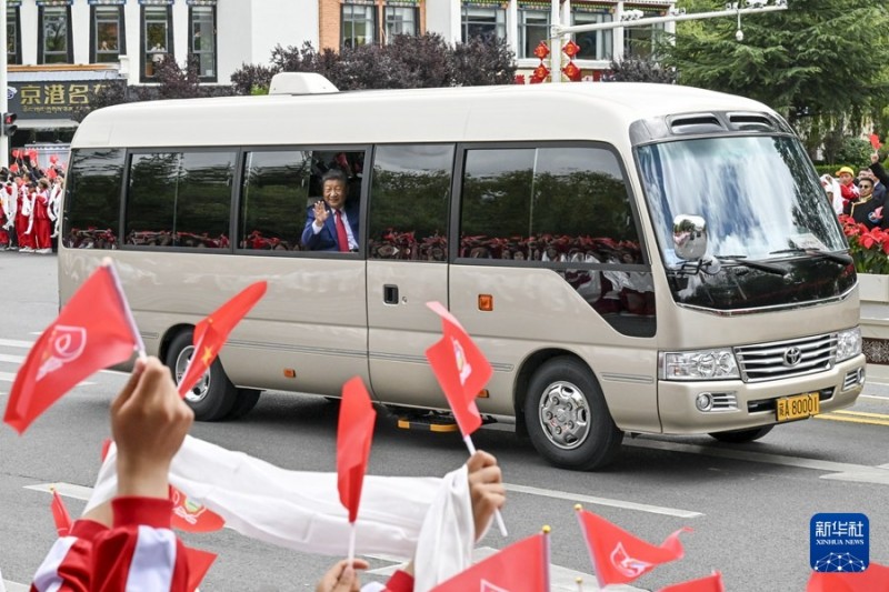 Ο Πρ?εδρο? Σι αναχωρε? απ? την Αυτ?νομη Περιοχ? Σιζ?νγκ μετ? την παρακολο?θηση των εορτασμ?ν για την 60? επ?τειο