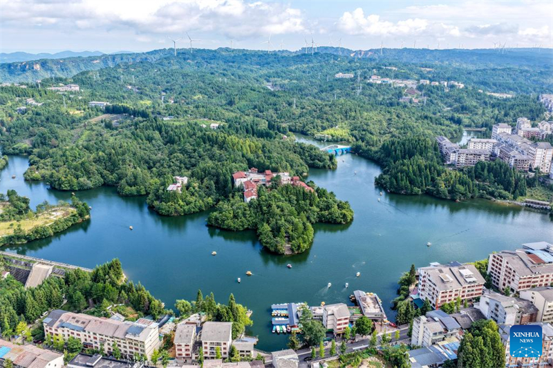 Αεροφωτογραφ?α που δε?χνει το τοπ?ο στην κωμ?πολη Χουανγκσου?ι του Δ?μου Τσονγκτσ?νγκ, στι? 21 Αυγο?στου του 2025. (Φωτογραφ?α / Xinhua)