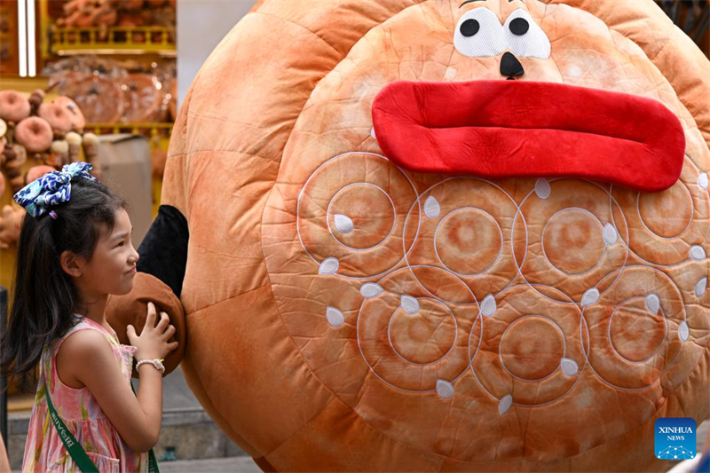 Το Μεγ?λο Παζ?ρι εισ?ρχεται στην περ?οδο τουριστικ?? αιχμ?? στην επαρχ?α Σινγι?νγκ