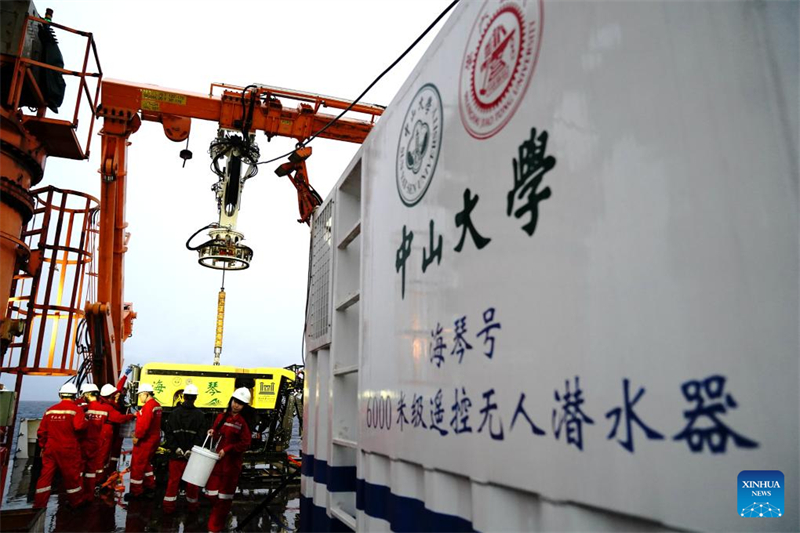 Το ν?ο εξερευνητικ? σκ?φο? βαθι?? θ?λασσα? τη? Κ?να? Χα?τσ?ν ολοκληρ?νει αποστολ? στη Θ?λασσα τη? Ν?τια? Κ?να?