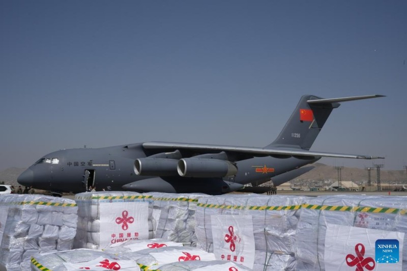 Τα επε?γοντα ε?δη πρ?τη? αν?γκη? που παρ?χει η κινεζικ? κυβ?ρνηση στο Αφγανιστ?ν για την ανακο?φιση των σεισμοπαθ?ν εκφορτ?νονται απ? ?να αεροσκ?φο? Y-20 τη? Πολεμικ?? Αεροπορ?α? του Λα?κο? Απελευθερωτικο? Στρατο? τη? Κ?να? στο αεροδρ?μιο τη? Καμπο?λ στο Αφγανιστ?ν, στι? 7 Σεπτεμβρ?ου του 2025.