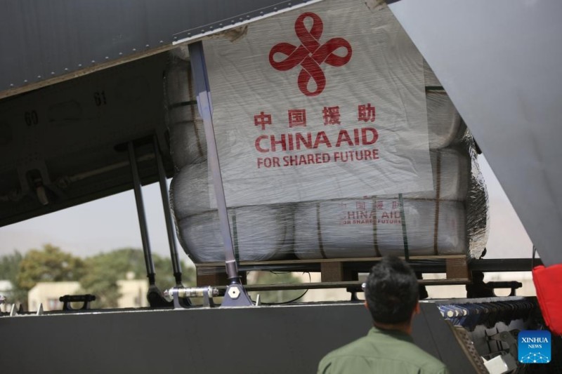 Η πρ?τη παρτ?δα τη? κινεζικ?? βο?θεια? για την ανακο?φιση των σεισμοπαθ?ν στο Αφγανιστ?ν φτ?νει στην Καμπο?λ