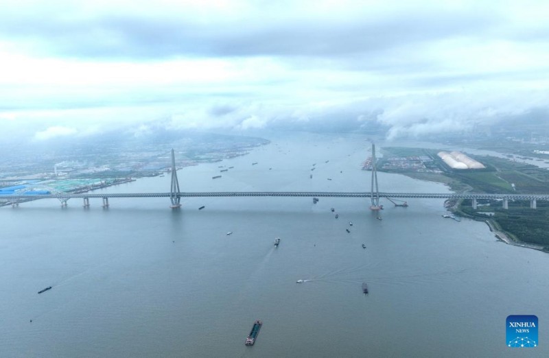 H Γ?φυρα Τσανγκτ?ι στον ποταμ? Γιανγκτσ? ξεκιν? τη λειτουργ?α τη? στην Ανατολικ? Κ?να