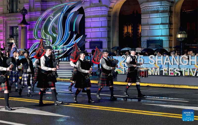 Παρ?λαση αρμ?των κατ? την τελετ? ?ναρξη? του 36ου Φεστιβ?λ Τουρισμο? τη? Σαγκ?η? πραγματοποι?θηκε στη Σαγκ?η