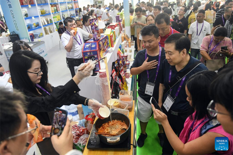 Το φαγητ? του δρ?μου Λουοσιφ?ν αναζωογονε? τη βιομηχανικ? δυναμικ? στην επαρχ?α Γκουανγκσ?