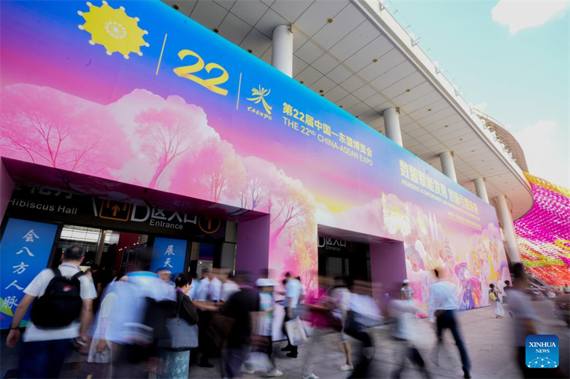 Κοιν? επισκ?πτεται την 22η ?κθεση Κ?να?-ASEAN στην π?λη Ναν?νγκ τη? Αυτ?νομη? Περιοχ?? των Τζου?νγκ τη? επαρχ?α? Γκουανγκσ?, στι? 20 Σεπτεμβρ?ου του 2025. (Φωτογραφ?α / Xinhua)